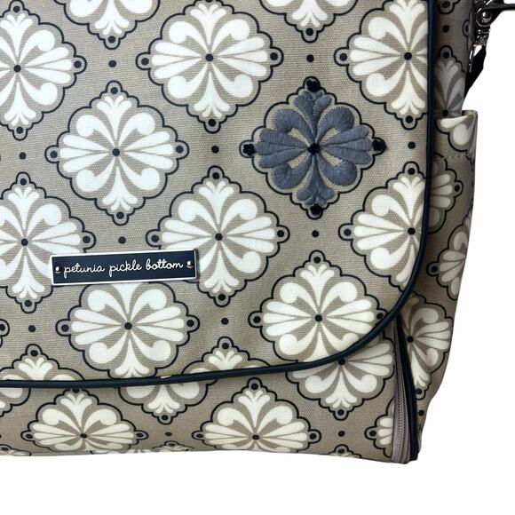 NWT Petunia Pickle Bottom Boxy Backpack Crossbody Diaper Bag Baby Bag - Picture 2 of 13